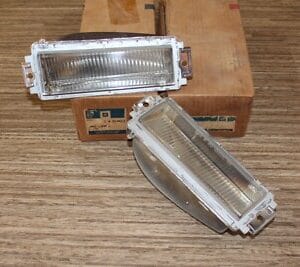 NOS 1982-90 Buick Electra/LESABRE LH-RH cornering lamp light ASSEMBLY 914413-14