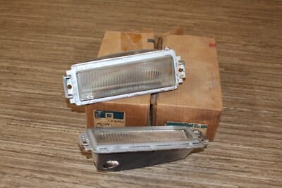 s-l400 NOS 1982-90 Buick Electra/LESABRE LH-RH cornering lamp light ASSEMBLY 914413-14 - Image 2