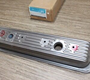 NOS GM 10054785 Valve Cover Engine 350 5.7L GMC Chevrolet Caprice 1987-1999