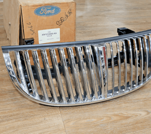 NOS Ford XW1Z-8200-AA Grille - Radiator 1998-2002 Lincoln Town Car