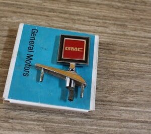 GM NOS 1981-1991 GMC Truck Hood Ornament Never Installed GM# 14032782