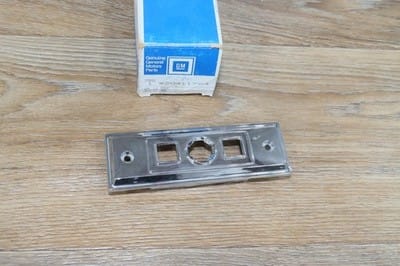 GM 20411764 Cover Power Seat Side Panel Switch Escutcheon Cadillac Chevrolet GM 20411764 Cover Power Seat Side Panel Switch Escutcheon Cadillac Chevrolet