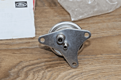 s-l400 NOS OEM Ford F4TE-9C968-AA Fuel Pressure Regulator Kit 4.9L , 2.3L , 1983-1995 - Image 6