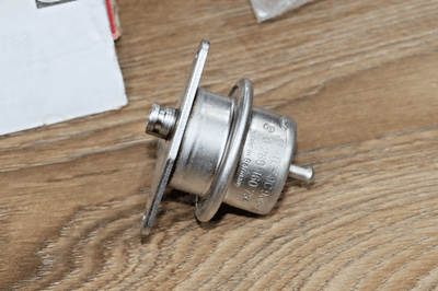 s-l400 NOS OEM Ford F4TE-9C968-AA Fuel Pressure Regulator Kit 4.9L , 2.3L , 1983-1995 - Image 7