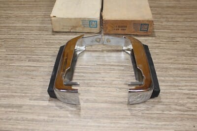 NOS GM 25505280 - GM 25505281 Kit Guard Assembly NOS GM 25505280 - GM 25505281 Kit Guard Assembly