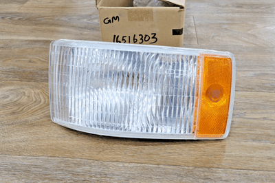 GM 16516303 CADILLAC FLEETWOOD 1993-1996 LH DRIVER SIDE FRONT TURN SIGNAL CORNER GM 16516303 CADILLAC FLEETWOOD 1993-1996 LH DRIVER SIDE FRONT TURN SIGNAL CORNER