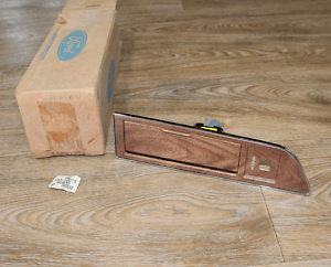 NOS Ford F0VB-14A56 LINCOLN TOWN CAR 1990-94 LEFT REAR ARM REST WOOD GRAIN BEZEL