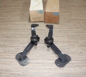 NOS GM 14021253-54 Kit LH-RH 81-91 Chevy GMC Pickup Hood Hinge Assist Driv
