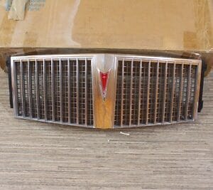 GM NOS Grilles Pontiac Genuine OEM GM#10013282 NWE