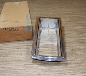 NOS GM 473686 CHEVROLET CAPRICE/IMPALA 79 Bezel Head Lamp Holder RH