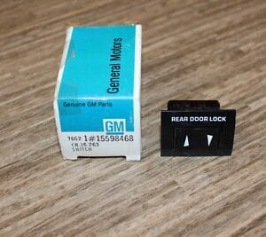 GM TRUCKS ELECTRIC TAILGATE LOCK SWITCH NOS GM #15598468