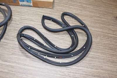 s-l400 GM NOS GMC CHEVY Suburban 1980-91 Rear Cargo Door Seal Kit LH-RH GM 9764130 - 31 - Image 4