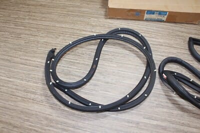 s-l400 GM NOS GMC CHEVY Suburban 1980-91 Rear Cargo Door Seal Kit LH-RH GM 9764130 - 31 - Image 5