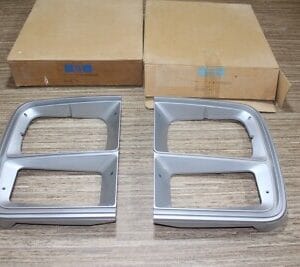 NOS GM CHEVROLET G10-30/GMC G15-35 VAN 78-89 Auto Head Lamp Holder LH-RH