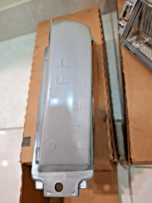 s-l400 NOS 1982-90 Buick Electra/LESABRE LH-RH cornering lamp light ASSEMBLY 914413-14 - Image 4