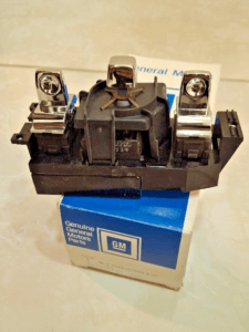 NOS GM 10099012 Chevrolet Impala 1991-1996 Master Switch
