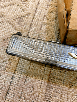 s-l400 GM NOS 5931773 CADILLAC FLEETWOOD DEVILLE 80-89 TURN CORNER MARKER LAMP LIGHT - Image 2
