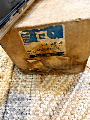 s-l400 GM NOS 5931773 CADILLAC FLEETWOOD DEVILLE 80-89 TURN CORNER MARKER LAMP LIGHT - Image 7