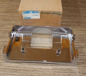 NOS GM 1992-1996 BUICK ROADMASTER REAR LICENSE PLATE BRACKET TRIM BEZEL