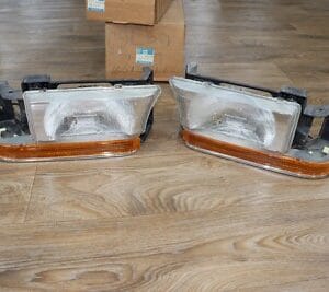 GM 16513220 - 21 KIT LH RH Headlamp Complete Assembly 1992-1996 Buick Roadmaster