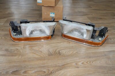 GM 16513220 - 21 KIT LH RH Headlamp Complete Assembly 1992-1996 Buick Roadmaster GM 16513220 - 21 KIT LH RH Headlamp Complete Assembly 1992-1996 Buick Roadmaster