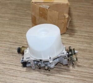 NOS GM NEW Throttle Body | 1987-95 Chevrolet GMC 5.7L GM 17093189