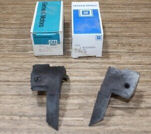 NOS GM 14049968/14049967 GMC SUBURBAN 84-91 WEATHERSTRIP END GATE UPPER RH-LH