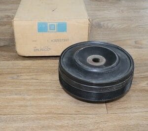 NOS GM 25527381 Balancer Pulley Assembly