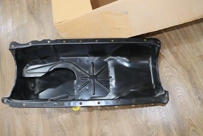 s-l400 NOS GM 10106403 OIL PAN, G10-30 Vans; 7.4L GMC Chevrolet Trucks Pickup 1985-2000 - Image 3