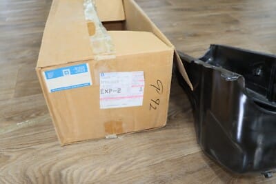 s-l400 NOS GM 10106403 OIL PAN, G10-30 Vans; 7.4L GMC Chevrolet Trucks Pickup 1985-2000 - Image 9