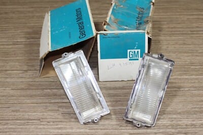 NOS GM 5972207 - 208 Pontiac Parisienne Front Fender Lower / Corner Light LH-RH NOS GM 5972207 - 208 Pontiac Parisienne Front Fender Lower / Corner Light LH-RH