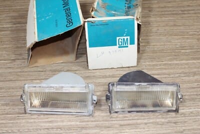 s-l400 NOS GM 5972207 - 208 Pontiac Parisienne Front Fender Lower / Corner Light LH-RH - Image 2