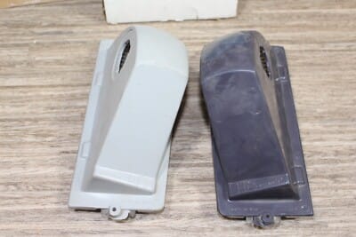 s-l400 NOS GM 5972207 - 208 Pontiac Parisienne Front Fender Lower / Corner Light LH-RH - Image 3