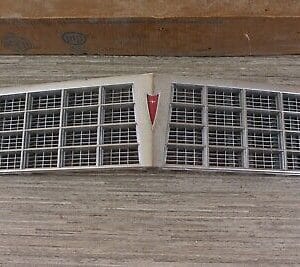 Nos Gm 1977 Pontiac Parisienne Bonneville Brougham Grille GM#525798