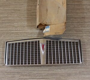 Nos Gm 1977 Pontiac Bonneville Brougham Grille GM#10018081