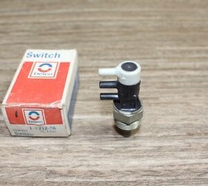 NOS GM 3030975 Thermostatic Vacuum Switches 1967-80 BUICK CADILLAC OLDS PONTIAC