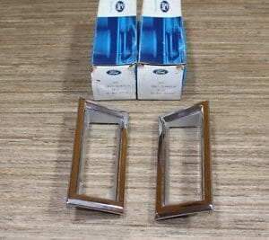 NOS FORD Crown Victoria 1979-91 Bumper Molding | D9AZ-15A440-B | D9AZ-15A440-A