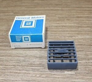 NOS GM 10220621 Deflector-I/P Otr Air Otlt *Blue Adr D Chevrolet Capric 1994-96