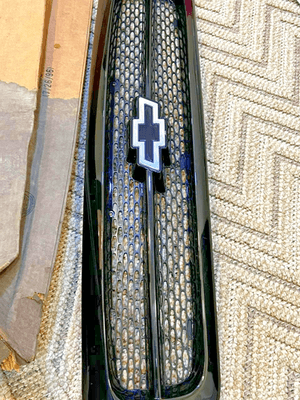s-l400 GM NOS Chevy Impala SS Black Grill NIB Grille Also Fits Caprice 94-96 10269614 - Image 3