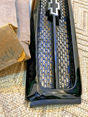 s-l400 GM NOS Chevy Impala SS Black Grill NIB Grille Also Fits Caprice 94-96 10269614 - Image 4