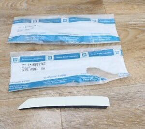 NOS GM 15697342 - 15697341 Seal Assembly