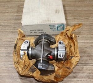 Brand New In Box Genuine GM 2041860 GM PROP SHAFT JOURNAL GM 2041860