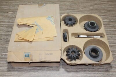 GM NOS GMC 1972-2006 DANA 44 REAREND DIFFERENTIAL SPIDER GEAR KIT OPEN 28 SPLINE GM NOS GMC 1972-2006 DANA 44 REAREND DIFFERENTIAL SPIDER GEAR KIT OPEN 28 SPLINE