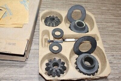 s-l400 GM NOS GMC 1972-2006 DANA 44 REAREND DIFFERENTIAL SPIDER GEAR KIT OPEN 28 SPLINE - Image 3
