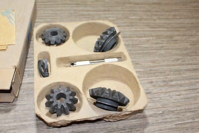 s-l400 GM NOS GMC 1972-2006 DANA 44 REAREND DIFFERENTIAL SPIDER GEAR KIT OPEN 28 SPLINE - Image 5