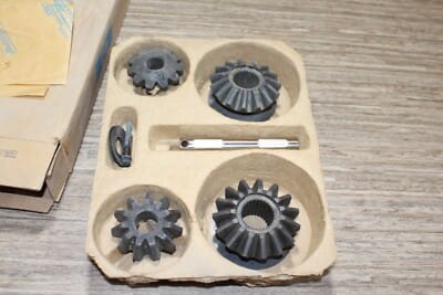 s-l400 GM NOS GMC 1972-2006 DANA 44 REAREND DIFFERENTIAL SPIDER GEAR KIT OPEN 28 SPLINE - Image 6