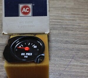 GM NOS Genuine  Oil Pressure Gauge 1978-1979 Chevy GMC 1st Design GM 25025164