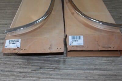 s-l400 GM 15546444 -43 Kit LH-RH Molding Front Fender Wheel Opening 1988-2000 GMC Chevy - Image 4