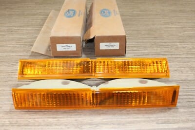 s-l400 NOS Ford E8AZ-13200-A / 201-A Front LH-RH Parking Lamp 88-91 LTD Crown Victoria - Image 2