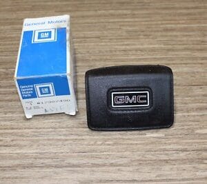 NOS GM 17987490 GMC 1977-1988 Horn Button Cap